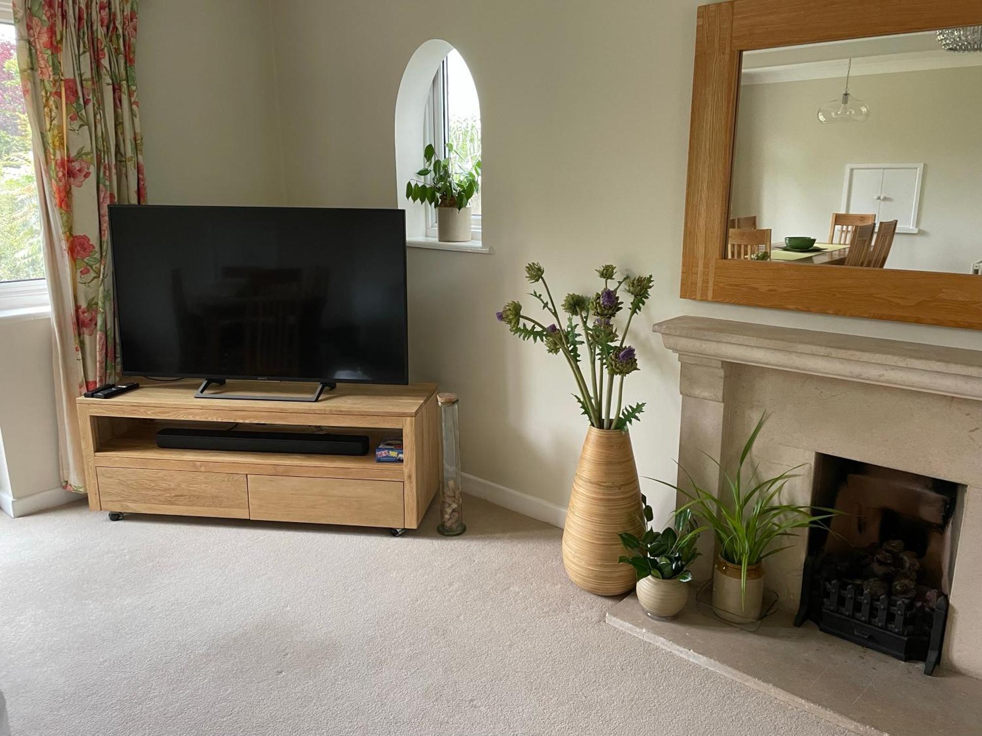 Charming Bournemouth House With Beautiful Spacious Gardens, 5 Min Drive To Beaches, Free Parking For 2-3 Cars Dış mekan fotoğraf