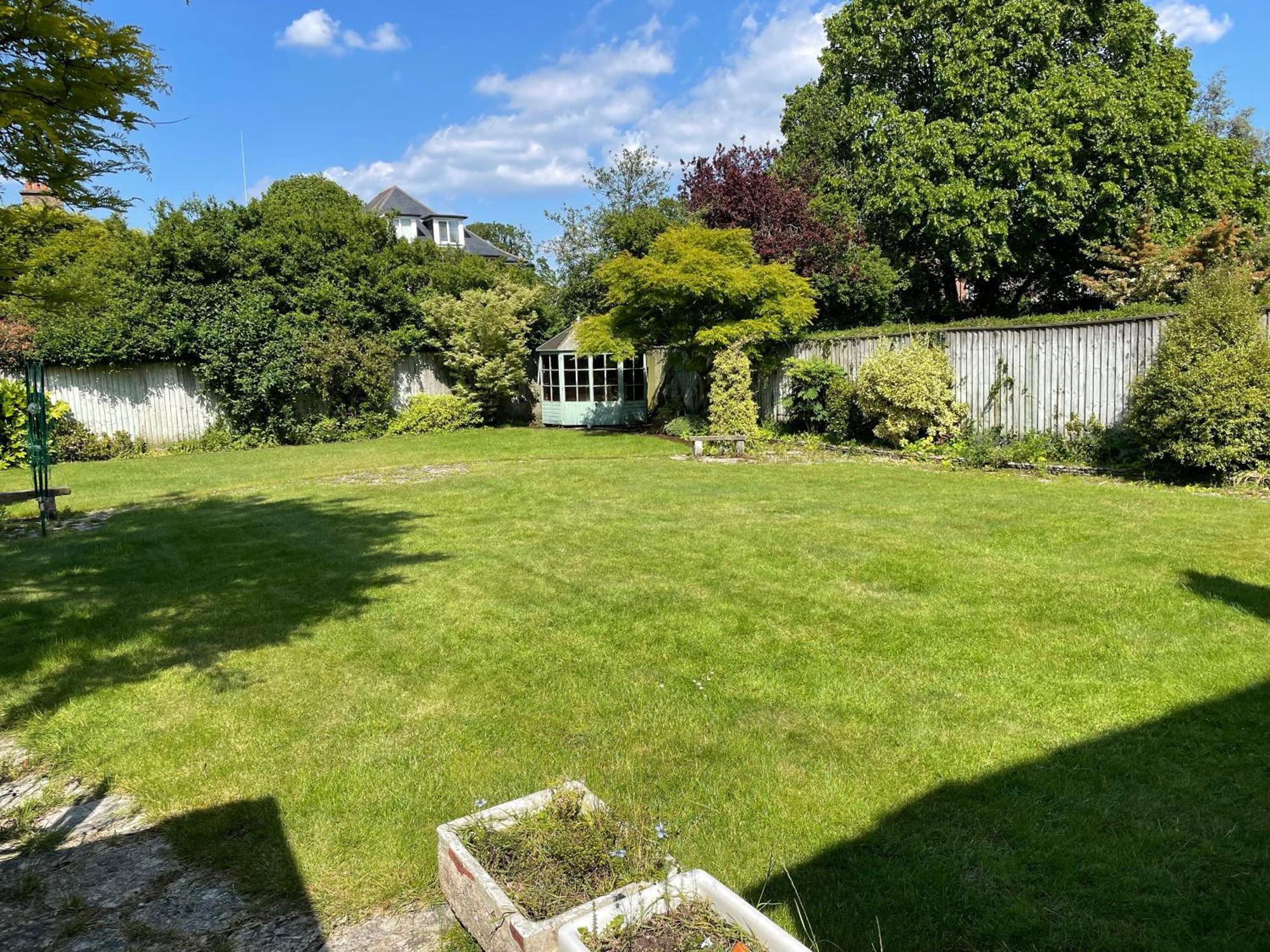 Charming Bournemouth House With Beautiful Spacious Gardens, 5 Min Drive To Beaches, Free Parking For 2-3 Cars Dış mekan fotoğraf