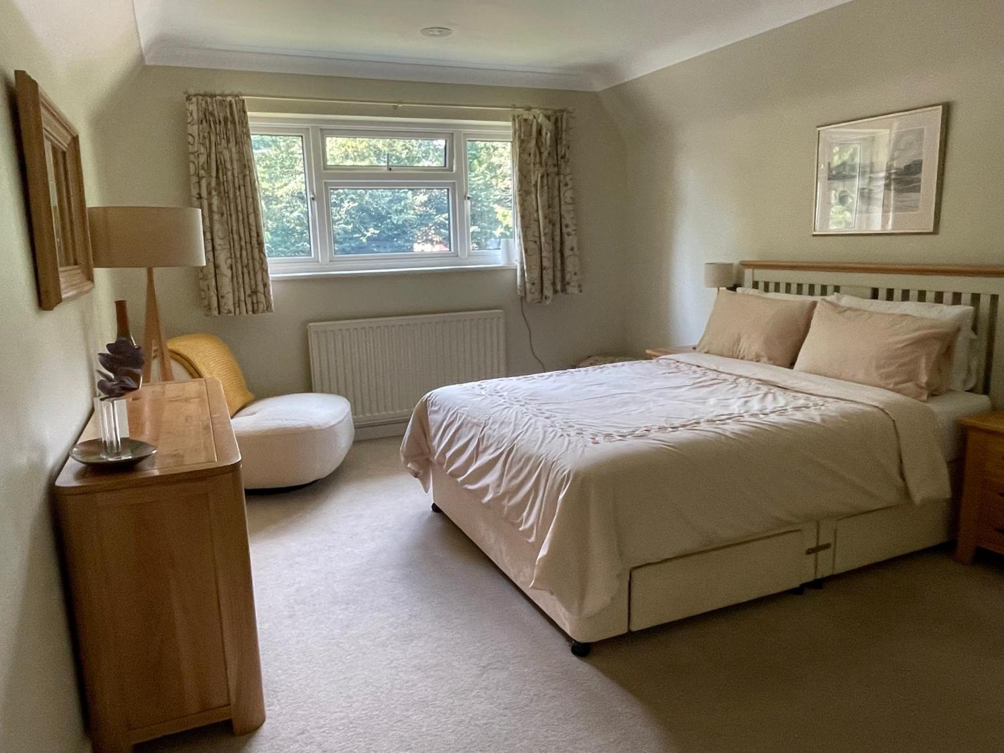Charming Bournemouth House With Beautiful Spacious Gardens, 5 Min Drive To Beaches, Free Parking For 2-3 Cars Dış mekan fotoğraf