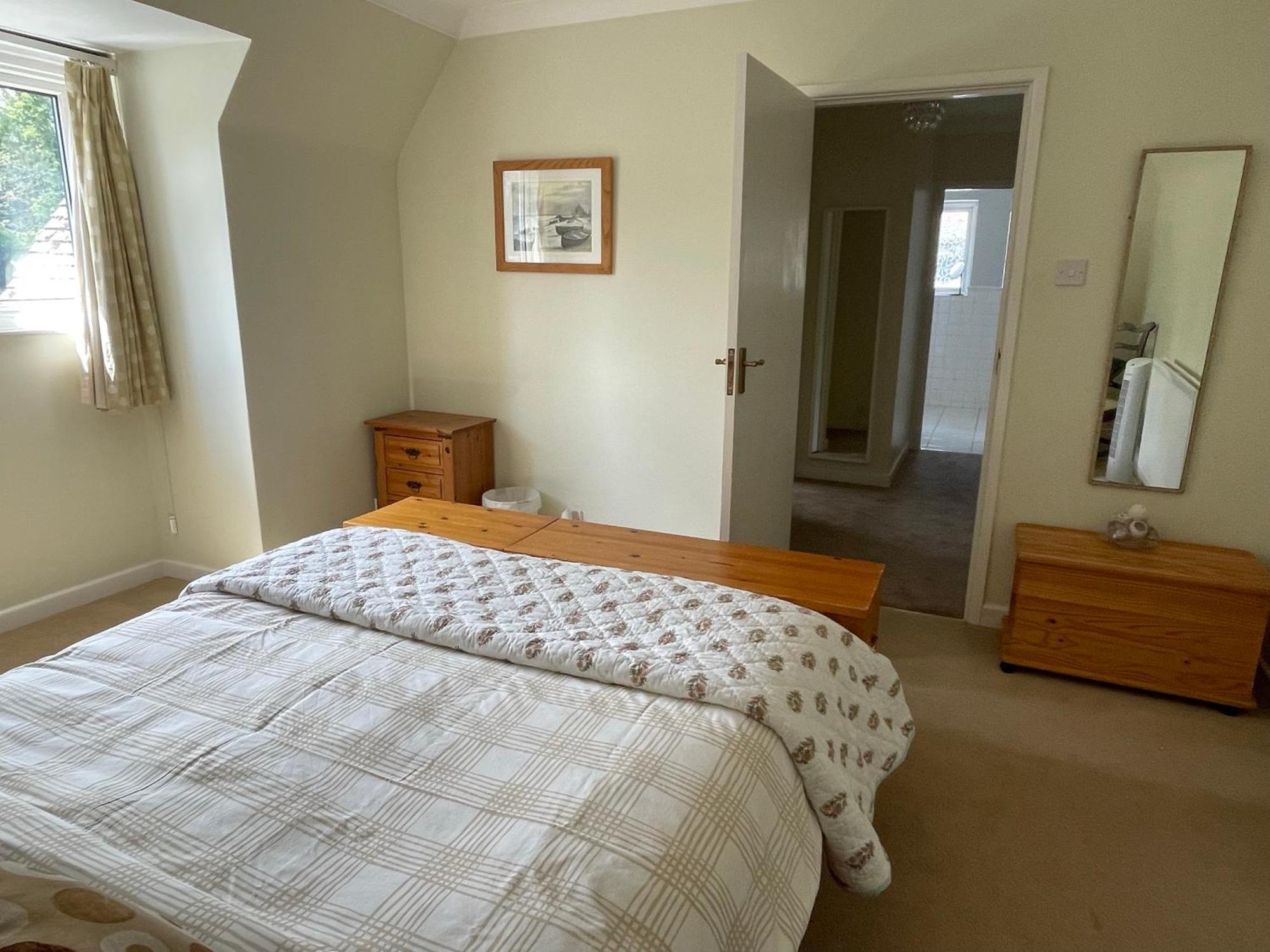 Charming Bournemouth House With Beautiful Spacious Gardens, 5 Min Drive To Beaches, Free Parking For 2-3 Cars Dış mekan fotoğraf