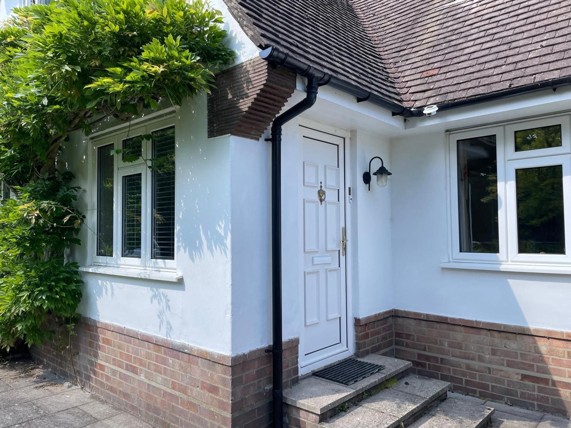 Charming Bournemouth House With Beautiful Spacious Gardens, 5 Min Drive To Beaches, Free Parking For 2-3 Cars Dış mekan fotoğraf