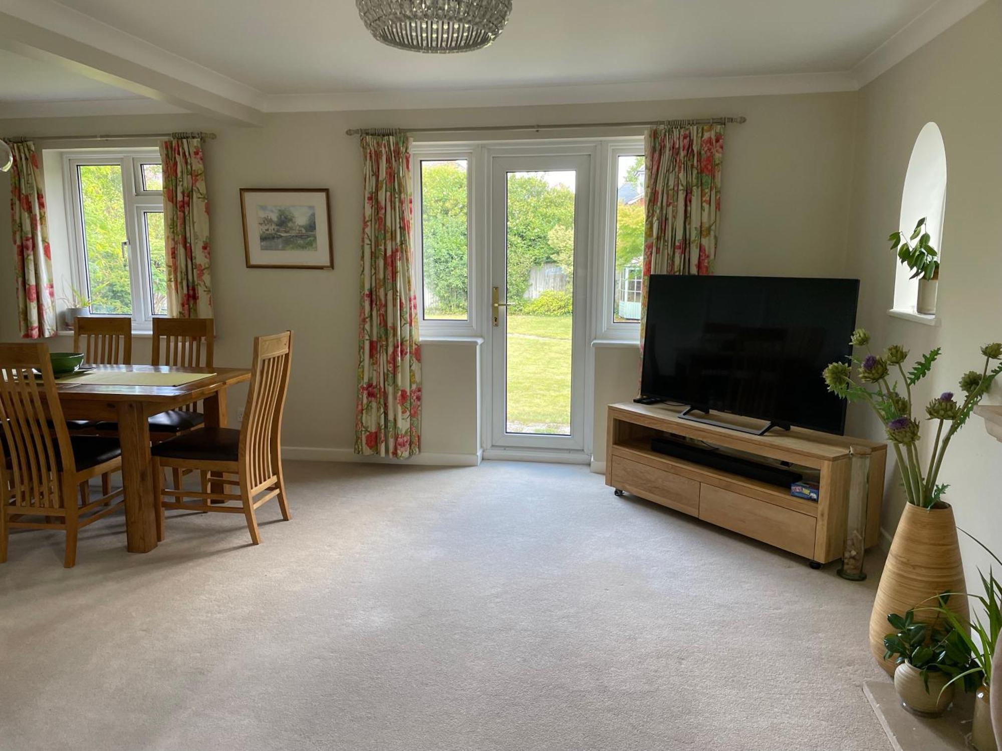 Charming Bournemouth House With Beautiful Spacious Gardens, 5 Min Drive To Beaches, Free Parking For 2-3 Cars Dış mekan fotoğraf