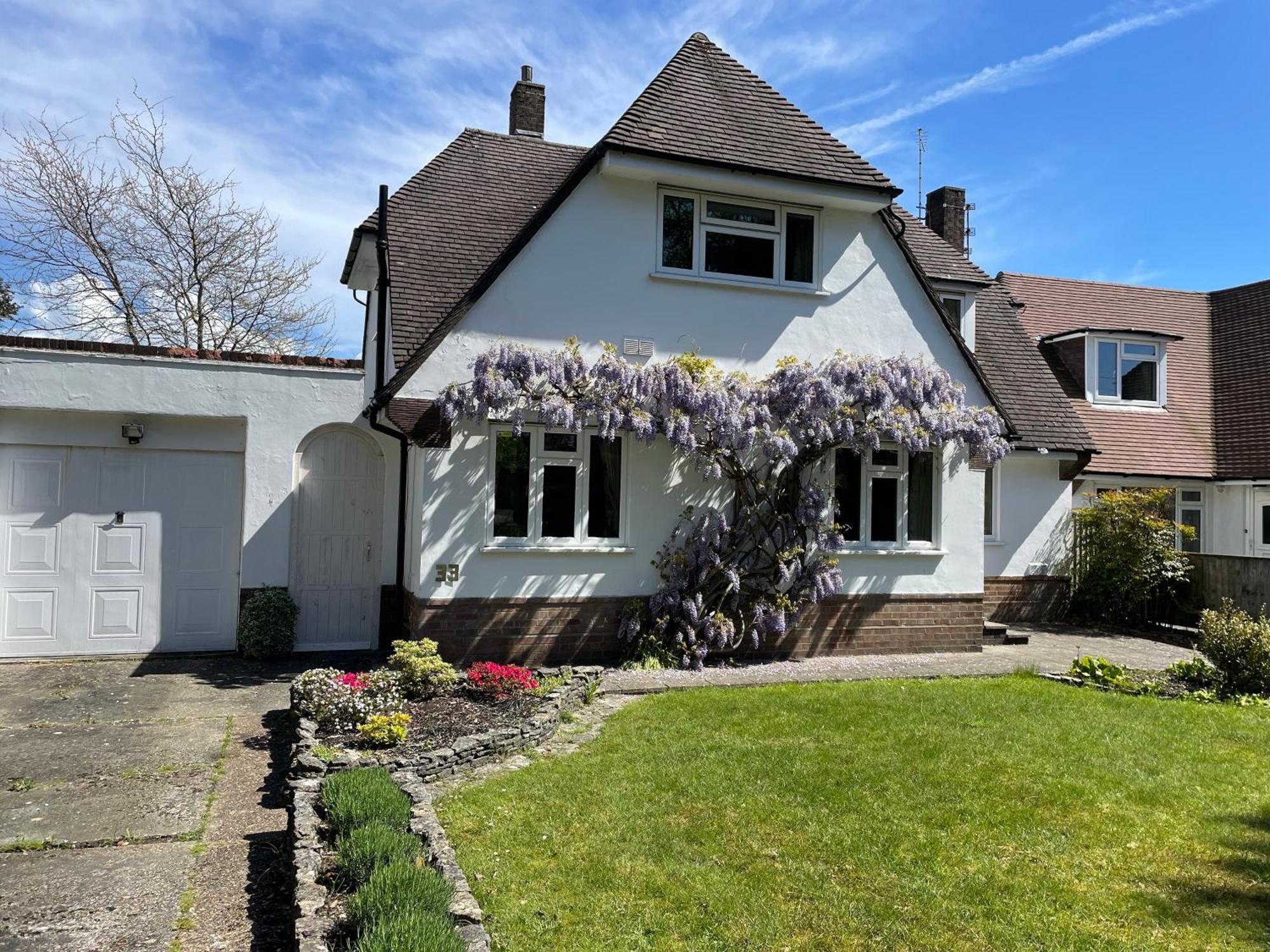 Charming Bournemouth House With Beautiful Spacious Gardens, 5 Min Drive To Beaches, Free Parking For 2-3 Cars Dış mekan fotoğraf