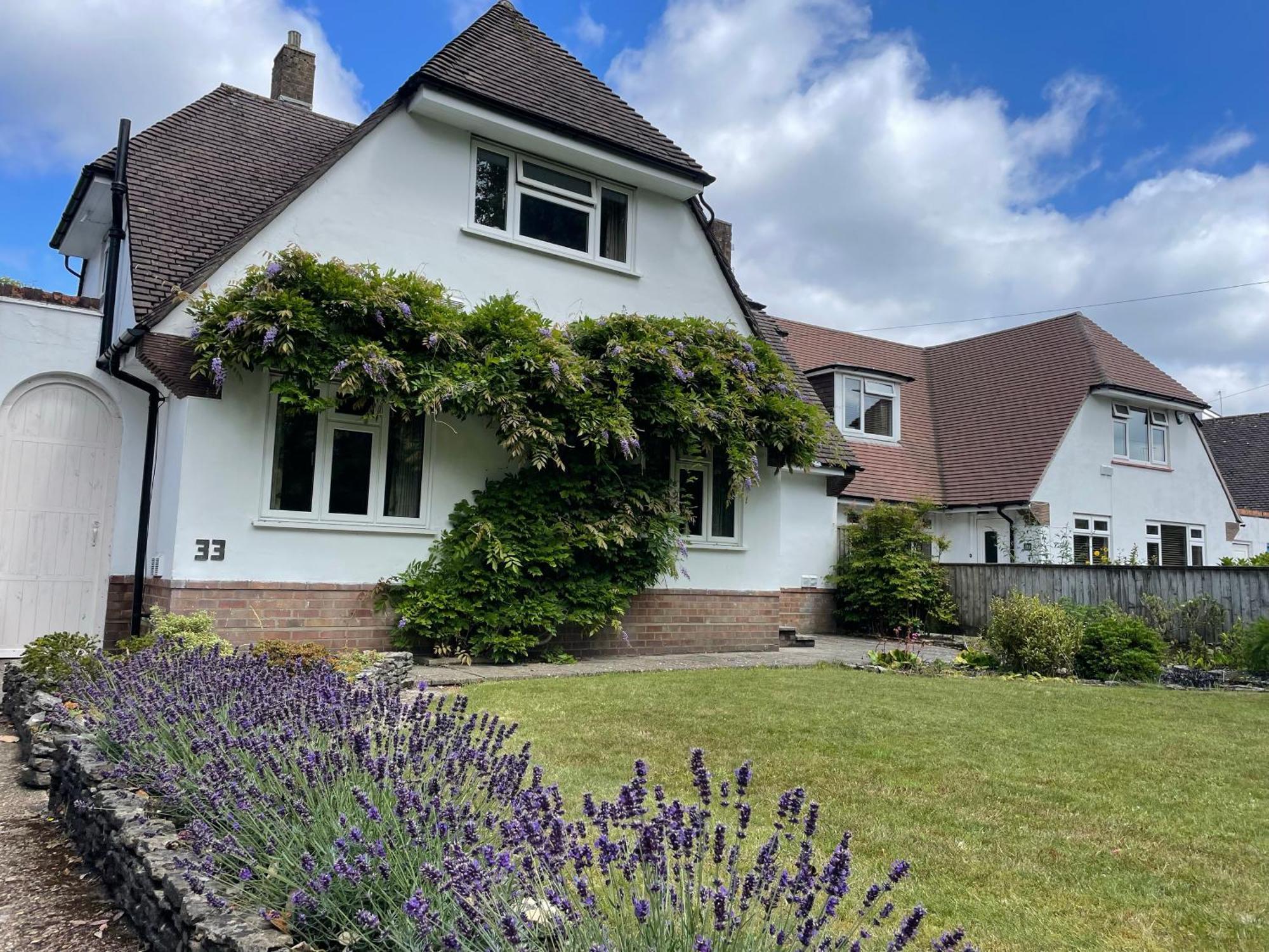 Charming Bournemouth House With Beautiful Spacious Gardens, 5 Min Drive To Beaches, Free Parking For 2-3 Cars Dış mekan fotoğraf