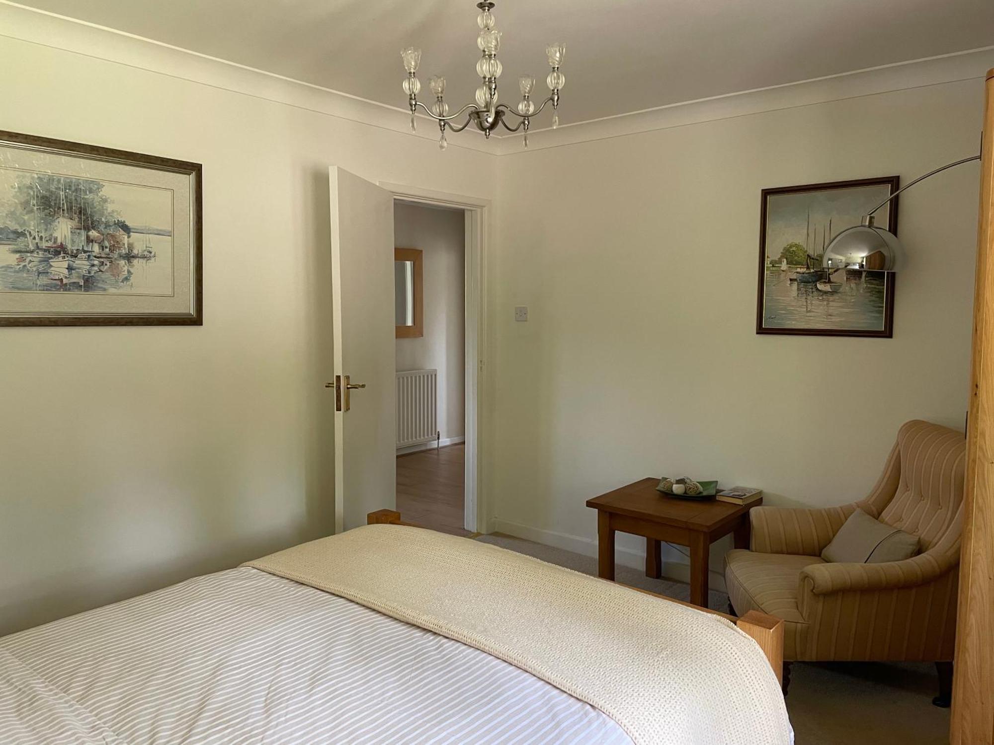 Charming Bournemouth House With Beautiful Spacious Gardens, 5 Min Drive To Beaches, Free Parking For 2-3 Cars Dış mekan fotoğraf