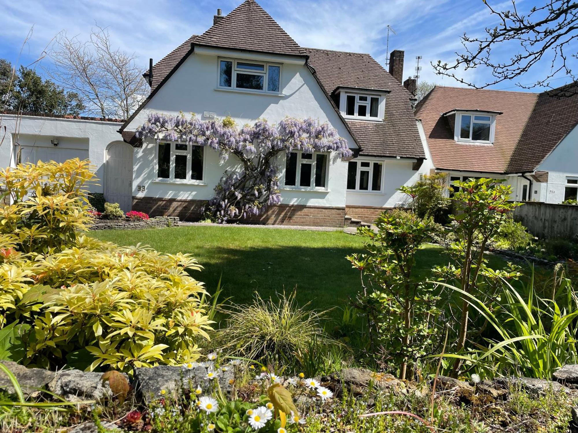 Charming Bournemouth House With Beautiful Spacious Gardens, 5 Min Drive To Beaches, Free Parking For 2-3 Cars Dış mekan fotoğraf